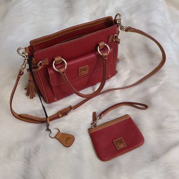 Dooney and Bourke Red bag. - Picture 3 of 8